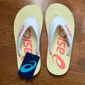 NWT - ASICS white and pink comfort sandals - size 9.5